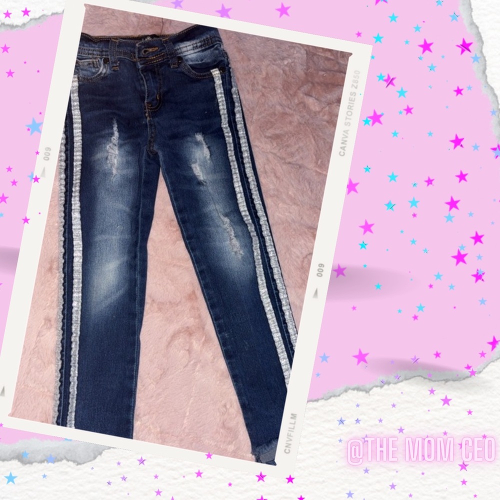 RIPPED JEANS